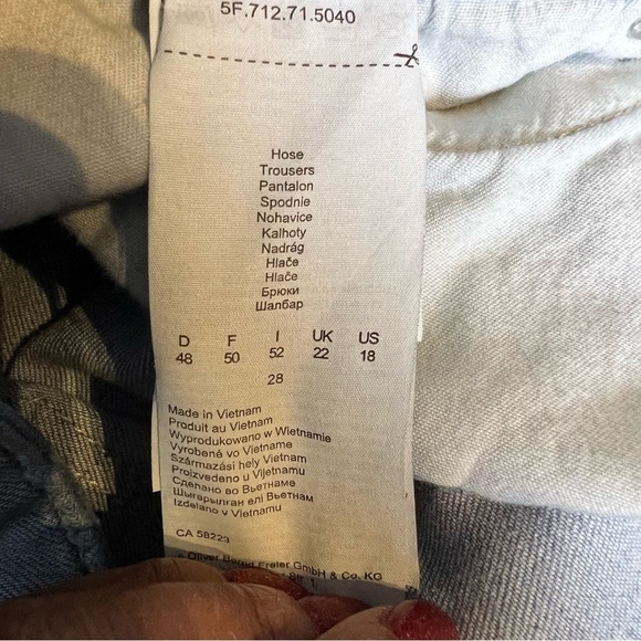 Triangle Curvy Fit Raw Hem Jeans - Picture 3 of 8